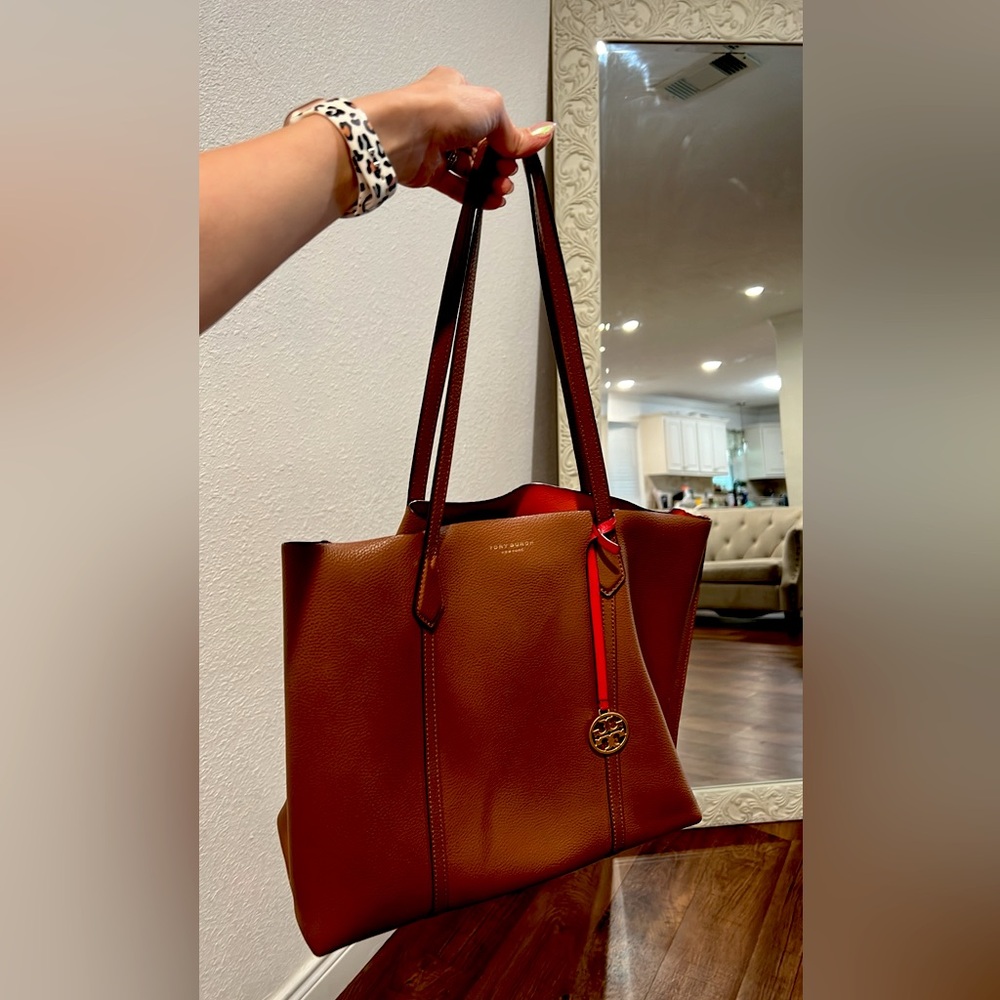 Nice Tory Burch purse! Clean inside and out!